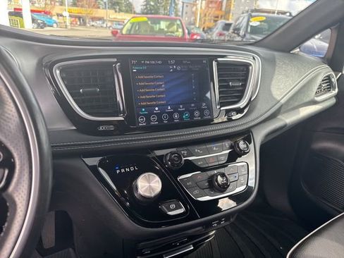 Used 2020 Chrysler Pacifica Limited w/ Advanced Safetytec Group image 28