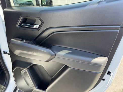 New 2025 Chevrolet Colorado LT w/ LT Convenience Package RWD image 11