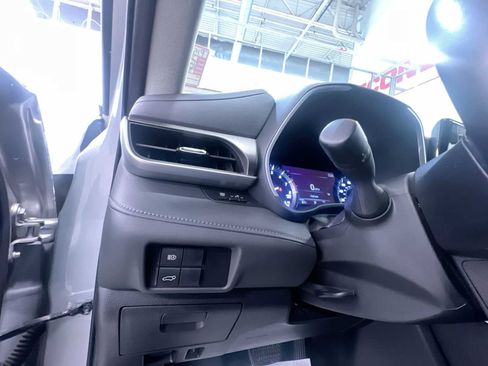 Used 2020 Toyota Highlander XLE image 16