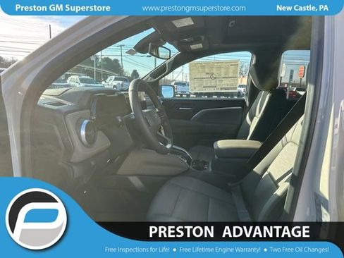 New 2026 Chevrolet Colorado ZR2 w/ Technology Package AWD/4WD image 9