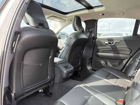 Used 2022 Volvo S60 B5 Momentum w/ Premium Package image 12