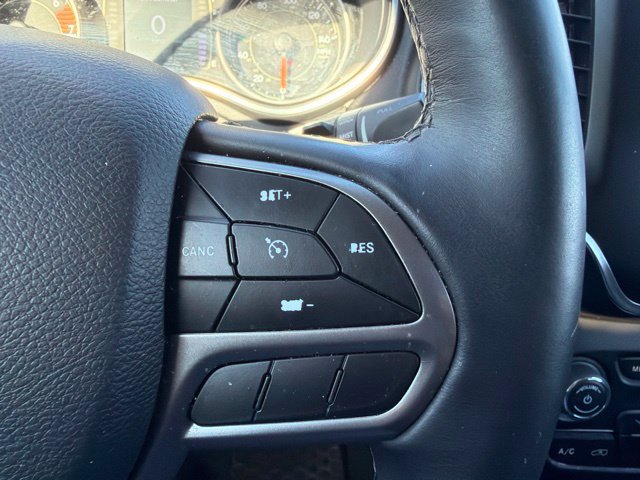 Used 2019 Jeep Cherokee Latitude w/ Cold Weather Group FWD image 17