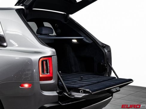 Used 2022 Rolls-Royce Cullinan image 18