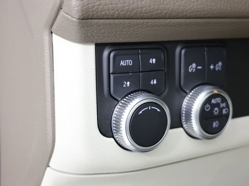 Used 2021 GMC Yukon Denali w/ Denali Premium Package AWD/4WD image 18