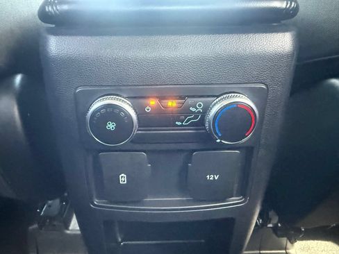 Certified 2021 Ford Explorer XLT RWD image 38