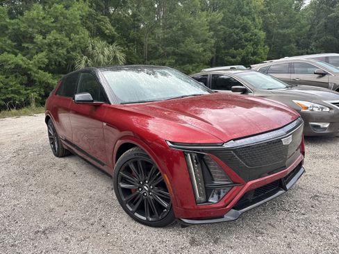 Used 2026 Cadillac Lyriq V AWD/4WD image 2