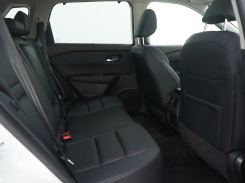 Used 2023 Nissan Rogue SV w/ SV Premium B Package image 14