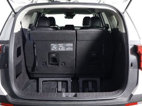 Used 2025 Kia Carnival FWD image 18