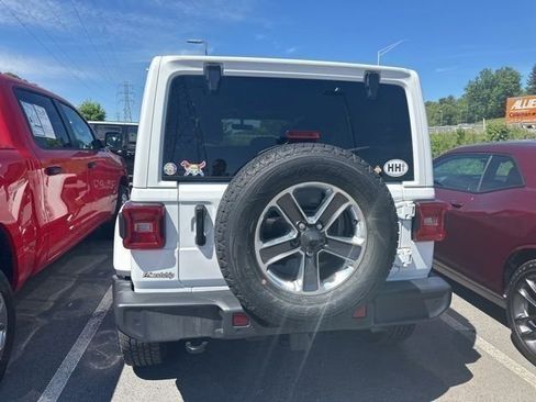 Used 2021 Jeep Wrangler Unlimited Sahara AWD/4WD image 18