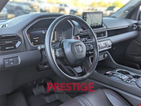 Used 2025 Honda Pilot Black Edition image 15