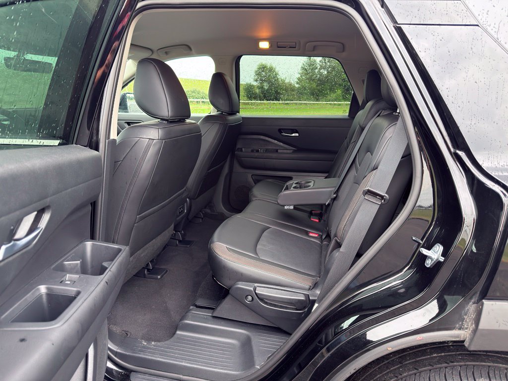 Used 2026 Nissan Pathfinder SL AWD/4WD image 9