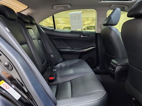 Used 2015 Lexus IS 250 RWD image 16