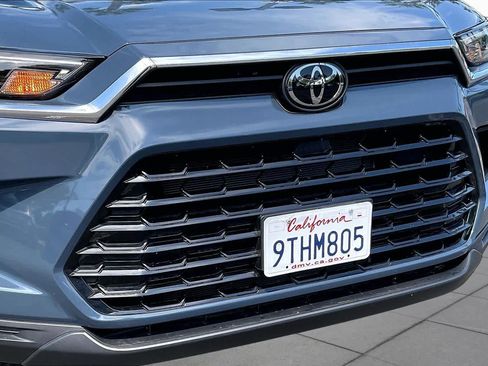 Used 2025 Toyota Grand Highlander AWD image 29