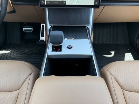 Used 2025 Land Rover Range Rover SE AWD/4WD image 15