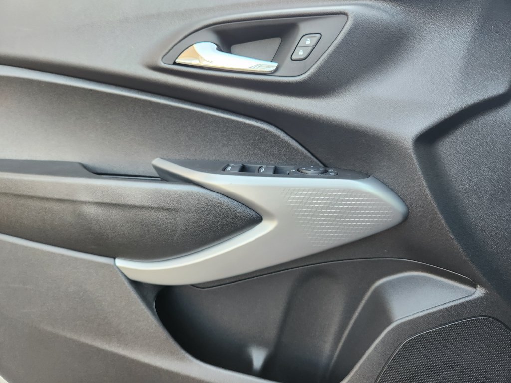 New 2026 Chevrolet Trax LS w/ LS Convenience Package FWD image 16