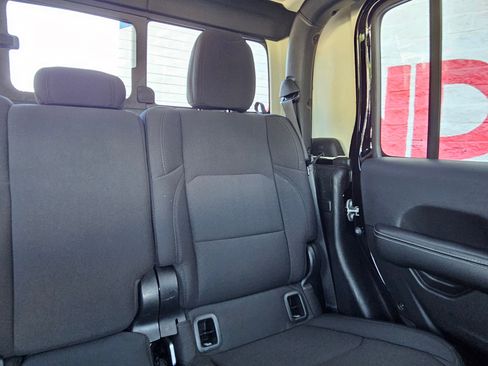 Used 2023 Jeep Gladiator Overland AWD/4WD image 27