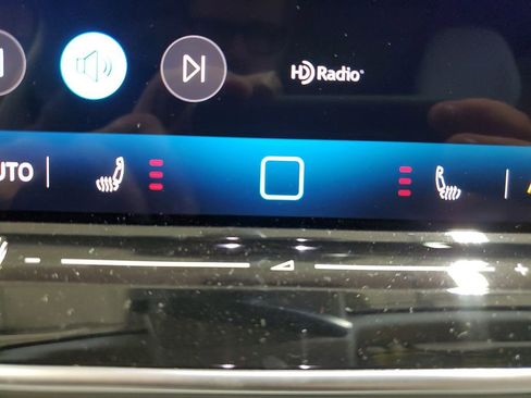 New 2025 Volkswagen Tiguan SE image 8