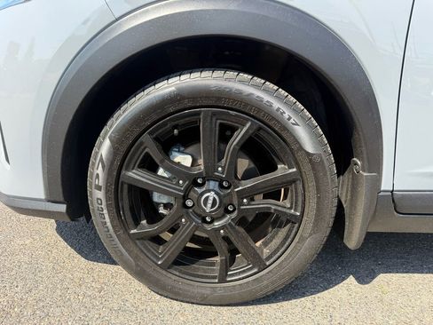 Used 2022 Nissan Kicks SR w/ Premium Package FWD image 14