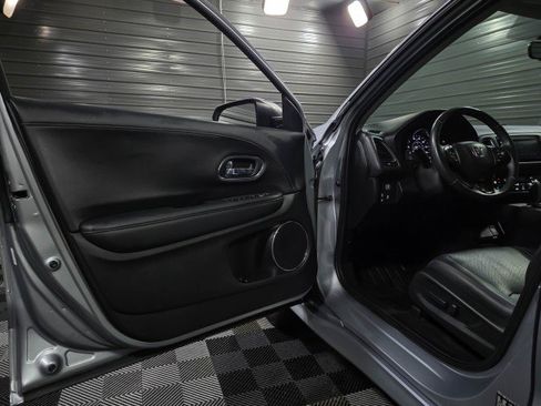 Used 2019 Honda HR-V Touring image 32