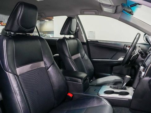 Used 2014 Toyota Camry SE FWD image 25