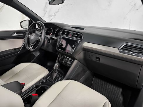 Used 2020 Volkswagen Tiguan SE R-Line image 15