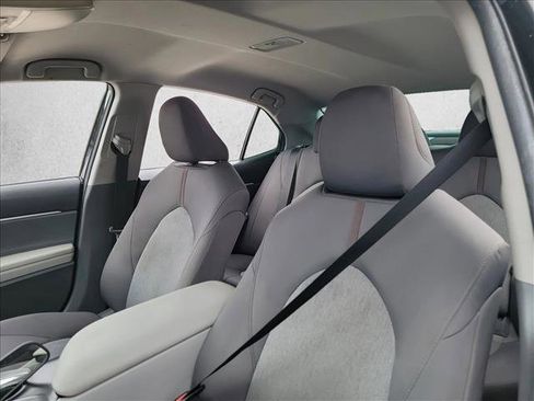 Used 2020 Toyota Camry LE image 13