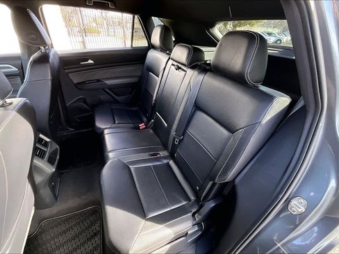 Used 2021 Volkswagen Atlas Cross Sport SE image 18