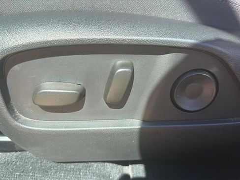 Used 2025 Chevrolet Equinox LT w/ Convenience Package II FWD image 18
