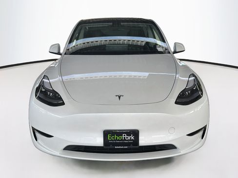 Used 2023 Tesla Model Y Long Range AWD/4WD image 2