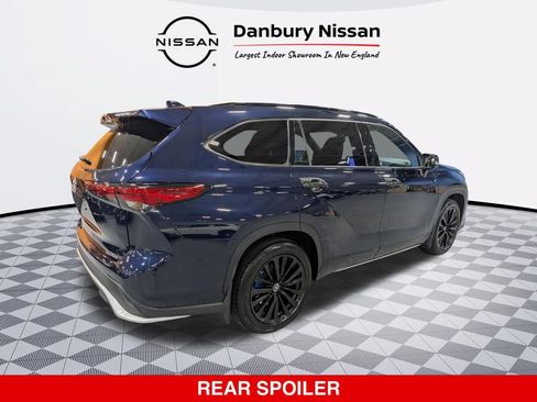 Used 2023 Toyota Highlander XSE AWD/4WD image 3