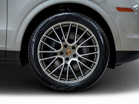 Used 2022 Porsche Cayenne S Platinum image 18