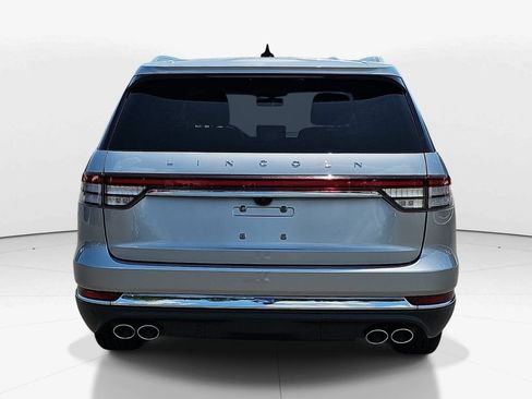 Used 2023 Lincoln Aviator AWD w/ Premium Package image 7