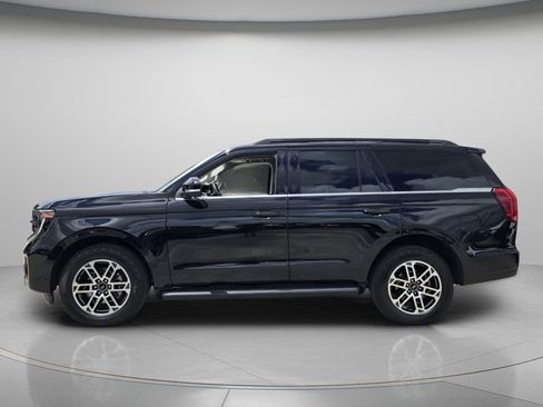 Used 2025 Ford Expedition Active AWD/4WD image 3