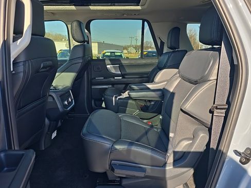 New 2025 Ford Expedition Max Platinum w/ Driver's Package image 21