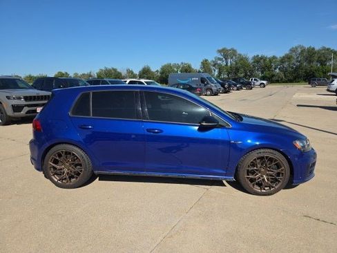 Used 2016 Volkswagen Golf 4-Door AWD/4WD image 9
