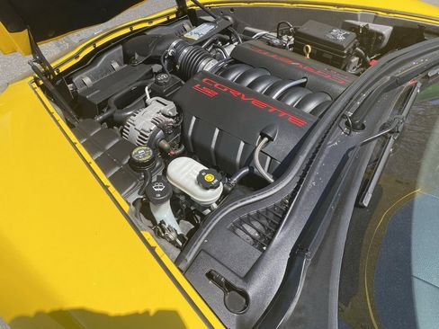 Used 2007 Chevrolet Corvette Coupe w/ Preferred Equipment Group RWD image 11