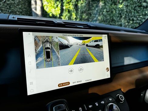 Used 2024 Land Rover Defender 130 X-Dynamic SE image 14