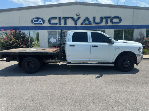Used 2024 RAM 3500 Tradesman w/ Chrome Appearance Group AWD/4WD image 3