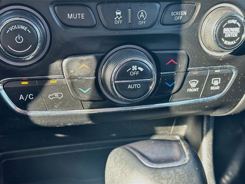 Used 2019 Jeep Cherokee Limited AWD/4WD image 24