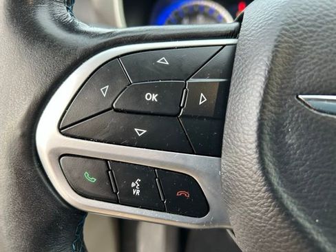 Used 2021 Chrysler Pacifica Touring-L w/ Uconnect Theater Family Group image 14