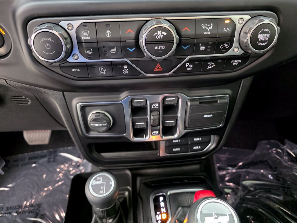Used 2021 Jeep Wrangler Unlimited Sahara AWD/4WD image 23