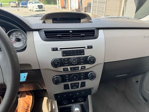 Used 2010 Ford Focus SE FWD image 16