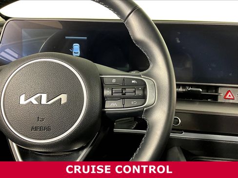 Used 2025 Kia Sportage EX FWD image 12