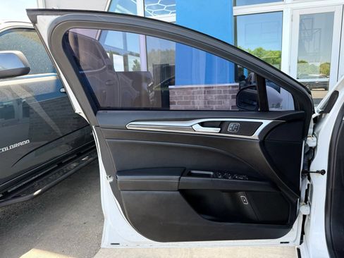 Used 2018 Ford Fusion SE w/ Equipment Group 602A FWD image 13