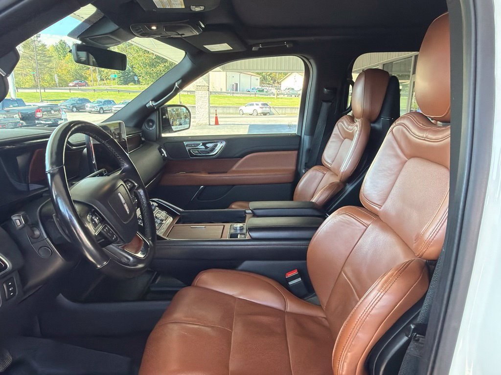 Used 2021 Lincoln Navigator Reserve AWD/4WD image 8
