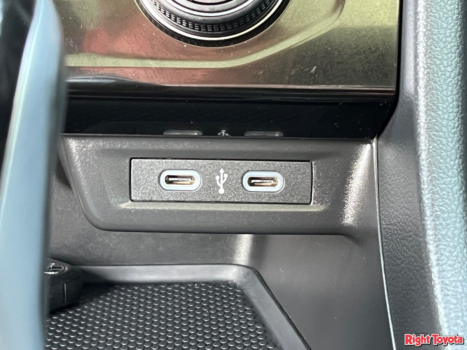 Used 2024 Volkswagen Jetta SE w/ Panoramic Sunroof Package FWD image 26