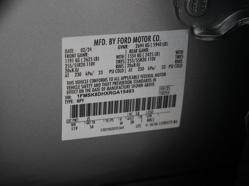 Used 2024 Ford Explorer XLT w/ Equipment Group 202A AWD/4WD image 28