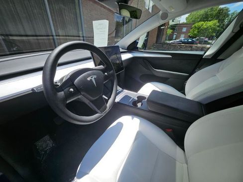 Used 2024 Tesla Model Y Long Range RWD image 36