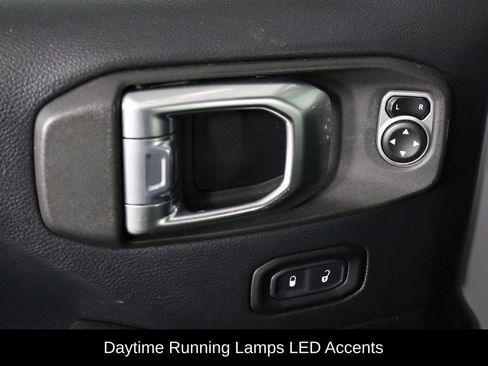 Used 2018 Jeep Wrangler Unlimited Sahara image 22