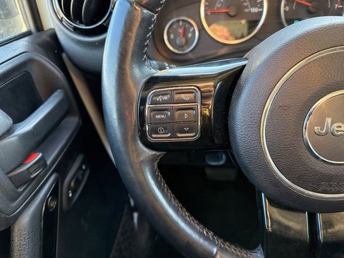 Used 2015 Jeep Wrangler Unlimited Sahara AWD/4WD image 9